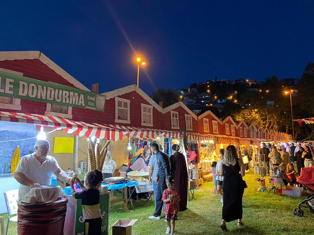 Beykoz Çayır Festivali halaylar eşliğinde başladı!