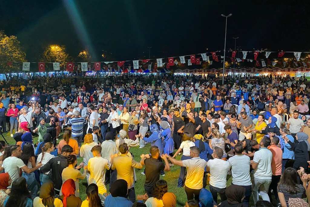 Beykoz Çayır Festivali halaylar eşliğinde başladı!