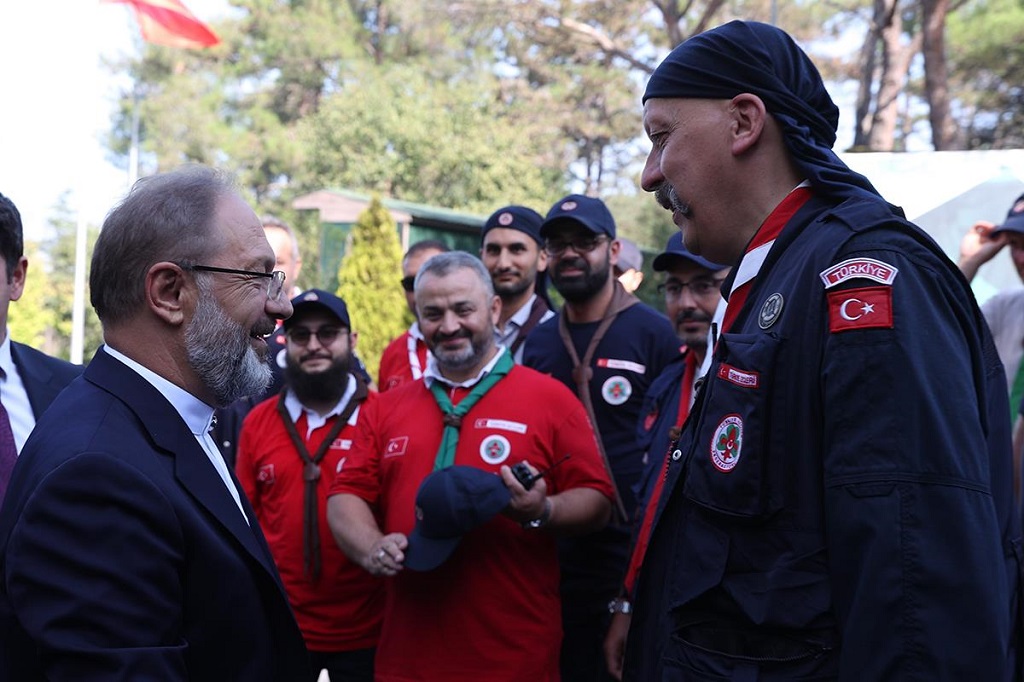 Diyanet İşleri Başkanı Erbaş, Beykoz'da gençlerle bir araya geldi