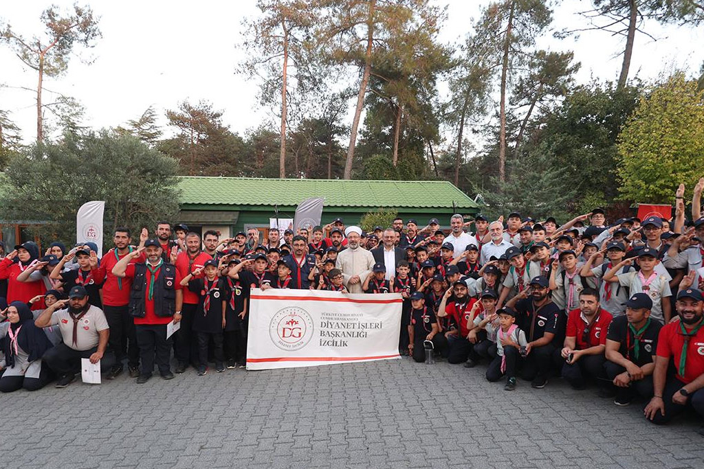 Diyanet İşleri Başkanı Erbaş, Beykoz'da gençlerle bir araya geldi