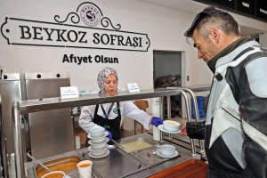 beykoz-belediyesi-6-ayda-1-milyon-porsiyon-corba-dagitti (3)