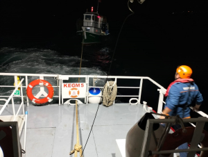 beykoz-riva-aciklarinda-suruklenen-teknede-4-kisi-kurtarildi