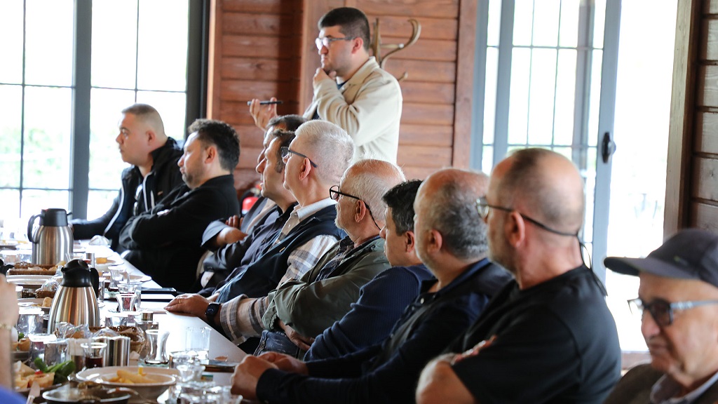 Beykoz Belediye Başkanı Alaattin Köseler, Amatör Spor Haftası kapsamında spor kulübü temsilcileriyle bir araya geldi. 