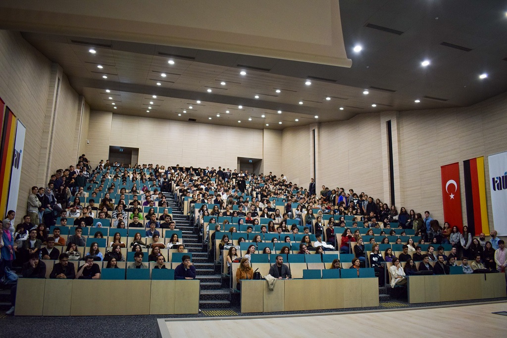 beykozun-devlet-universitesi-yeni-ogrencileriyle-tanisti