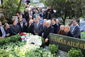 eski-basbakan-mesut-yilmaz-beykozdaki-kabri-basinda-anildi