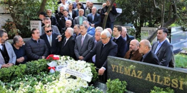 eski-basbakan-mesut-yilmaz-beykozdaki-kabri-basinda-anildi
