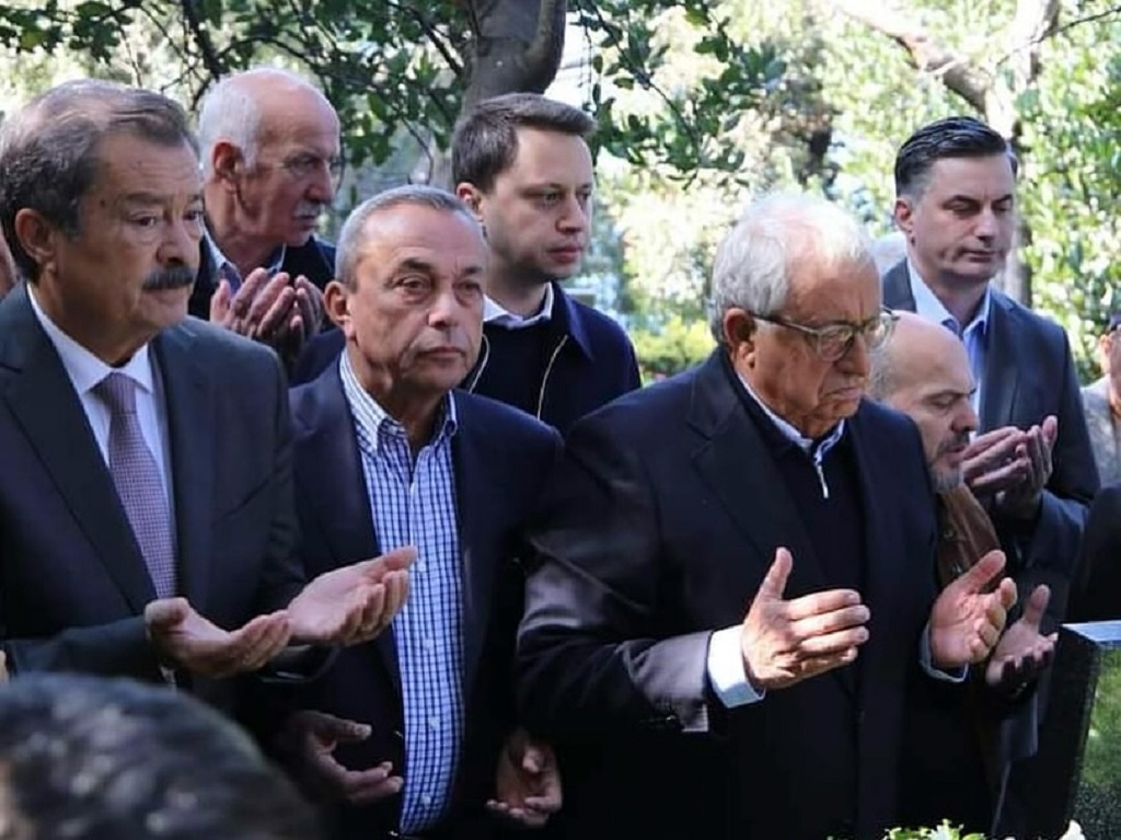 eski-basbakan-mesut-yilmaz-beykozdaki-kabri-basinda-anildi