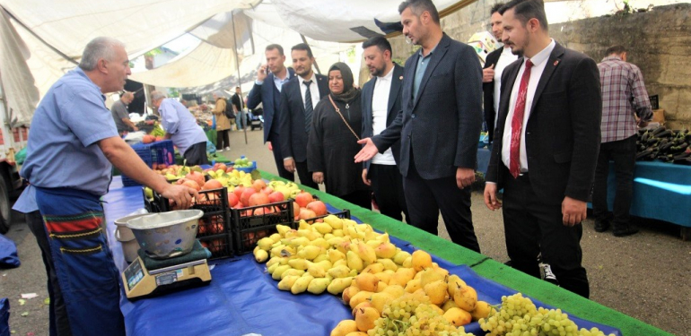 mhp-beykoz-pazarci-esnafini-ve-vatandaslari-dinledi