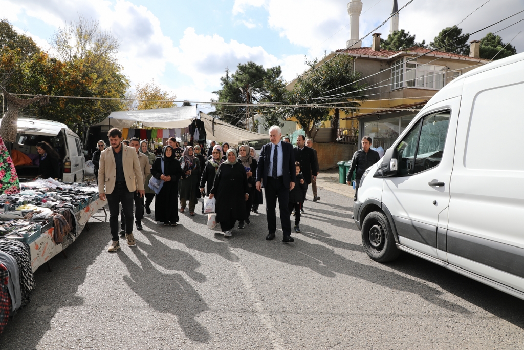 Beykoz’da afişler ücretsiz alışveriş çantasına dönüşüyor!