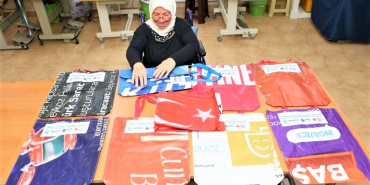 Beykoz’da afişler ücretsiz alışveriş çantasına dönüşüyor!