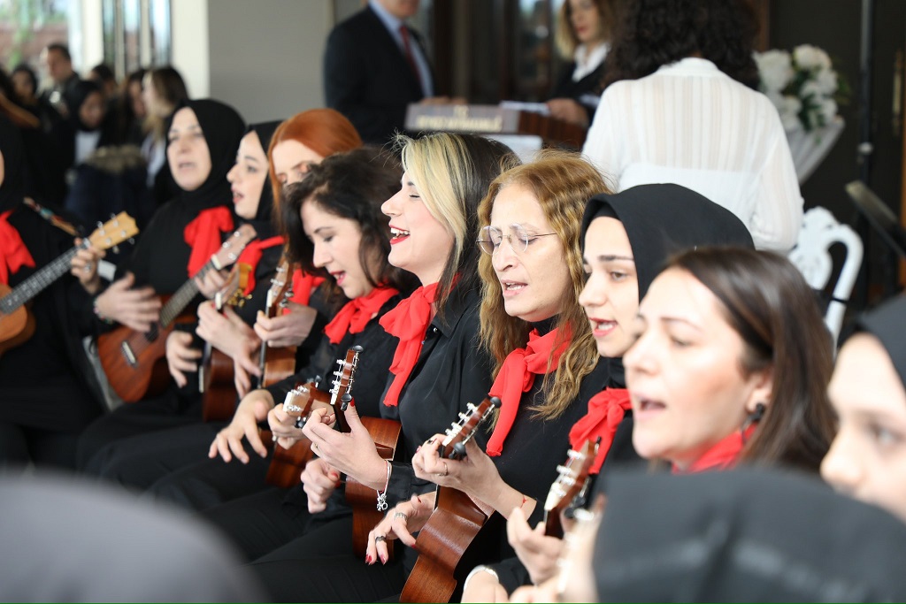 Beykoz’da çiçeği burnunda öğretmenler yemin etti