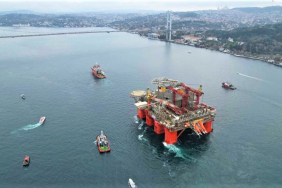 dev-petrol-platformu-beykoz-aciklarindan-gecti