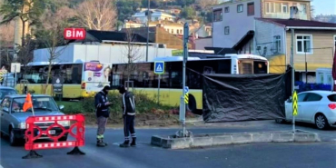 Beykoz Korusu önündeki ağaç budama çalışmaları nedeniyle tek şeride düşen yolda trafik felç oldu.