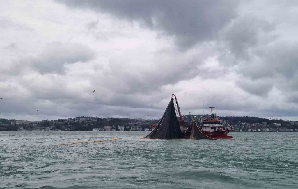 Beykoz’da balıkçı tekneleri akıntıya kapıldı