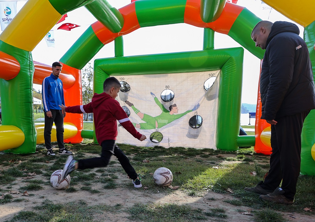 Beykoz’da spor ve eğlence çocukların ayağına götürüldü