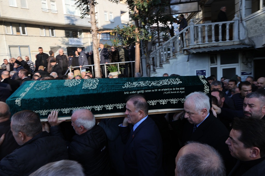 Beykoz başkan yardımcısı babasını son yolculuğuna uğurladı