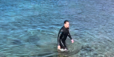Ünlü oyuncu kışın ortasında Beykoz’da denize girdi!