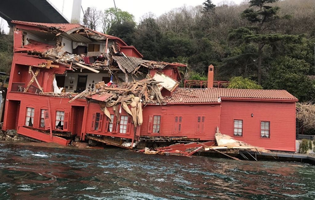 Beykoz’da gemi çarpan yalı Boğaz’a merhaba diyecek!