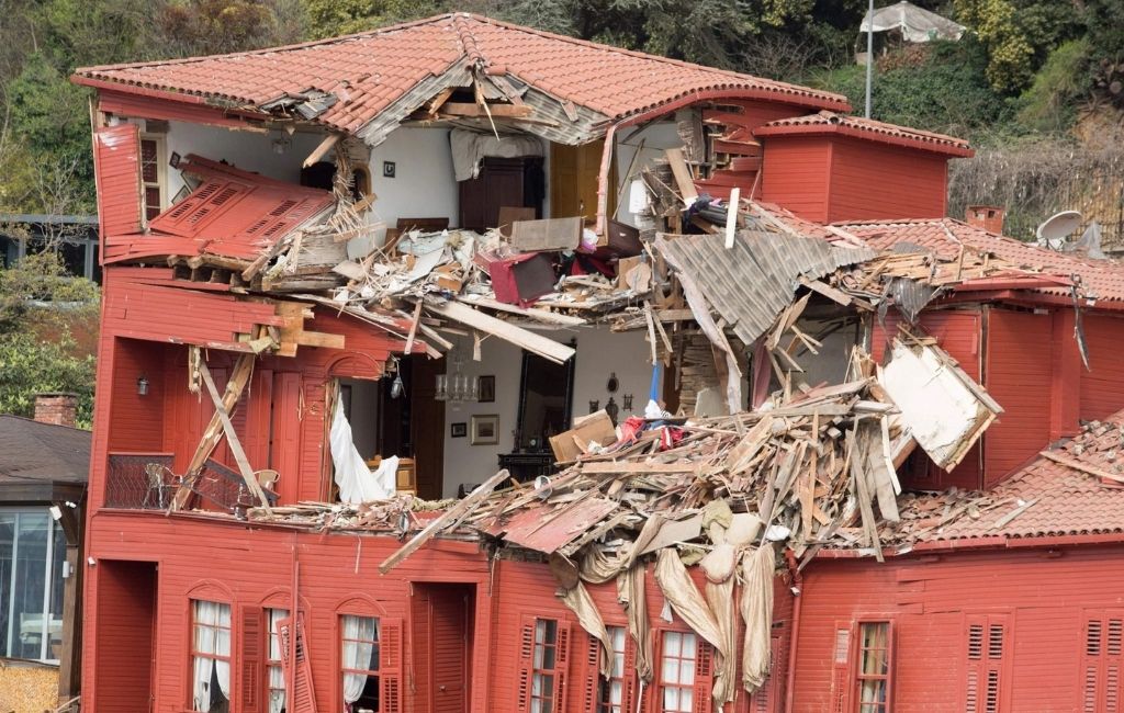 Beykoz’da gemi çarpan yalı Boğaz’a merhaba diyecek!