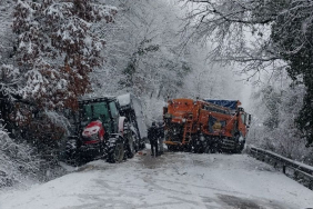 Beykoz’da İBB kar küreme aracı kaza yaptı