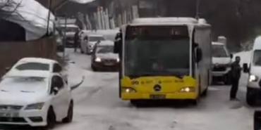 Beykoz’a kar düştü araçlar yolda kaldı