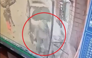 Beykoz'da kar kaplanan yol kazayı getirdi!