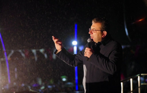 Ekrem İmamoğlu, Beykoz Belediyesi önünde konuştu