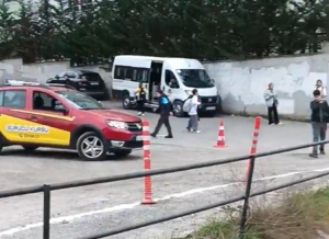 beykozda-skandal-okul-onunde-acemi-surucu-egitimi