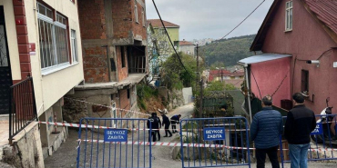 Beykoz’da deprem sonrası korku! Bina çökebilir (1)