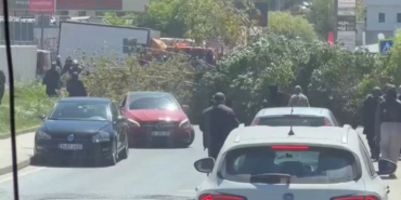 Beykoz’da şiddetli rüzgar ağacı devirdi!