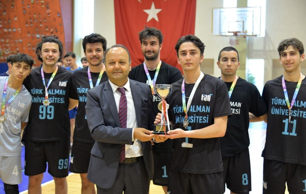 Beykoz’un devlet üniversitesi ÜNİLİG’de 2. oldu