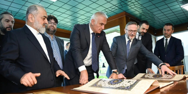 bakan-ersoy-beykozda-66-sanatkarin-kutsal-eserini-inceledi.