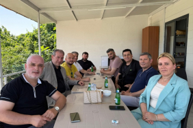 AK Parti’den Yenimahalle Spor Kulübü’ne tebrik ziyareti