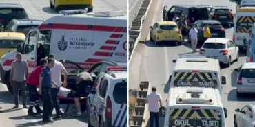 Beykoz Kavacık’ta seyir halindeyken fenalaşan sürücü, otomobilinin içinde kilitli kaldı. Durumu fark eden diğer sürücüler, fenalaşan kişiye yardım etmeye çalıştı.