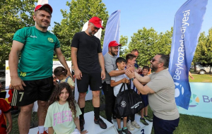 Beykoz'da babalar sahada ter döktü