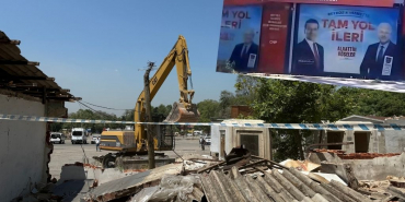 İBB Beykoz’da 25 yıllık dükkânları yıktı! CHP bürosu kaldı