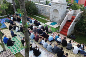 Tarihi namazgahta bayram namazı için saf tutuldu