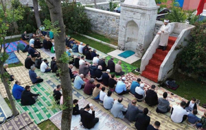 Tarihi namazgahta bayram namazı için saf tutuldu