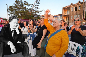 beykoz-sokaklarinda-nazim-hikmet-dizeleri-yankilandi (1)