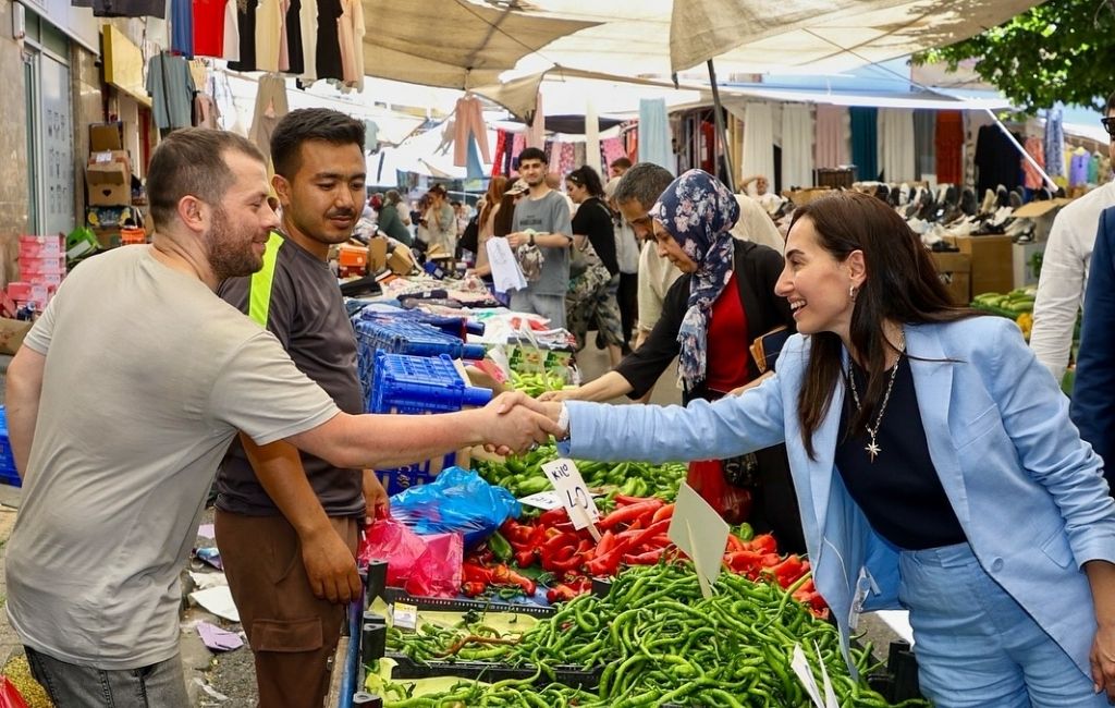 Başkanvekili Gürzel Beykoz’da sokağa çıktı