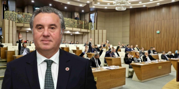 Beykoz Belediye Meclisi’nde uzun süredir sessizliğini koruyan CHP’li Taner Aksu, meclis kürsüsünden dikkat çeken açıklamalarda bulundu. Verdiği sözleri tutamadığını belirten Aksu, “Bu anlayışla de