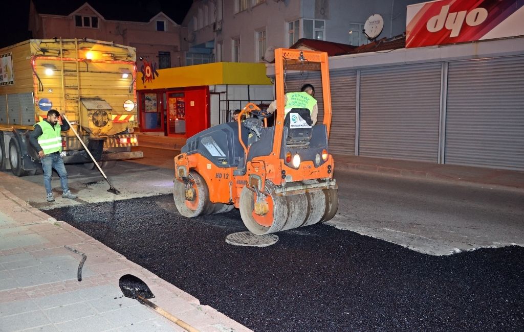 Beykoz Belediyesi 1 ayda 4,5 ton asfalt döktü