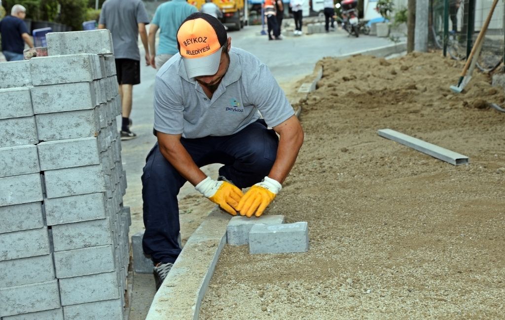 Beykoz Belediyesi 1 ayda 4,5 ton asfalt döktü