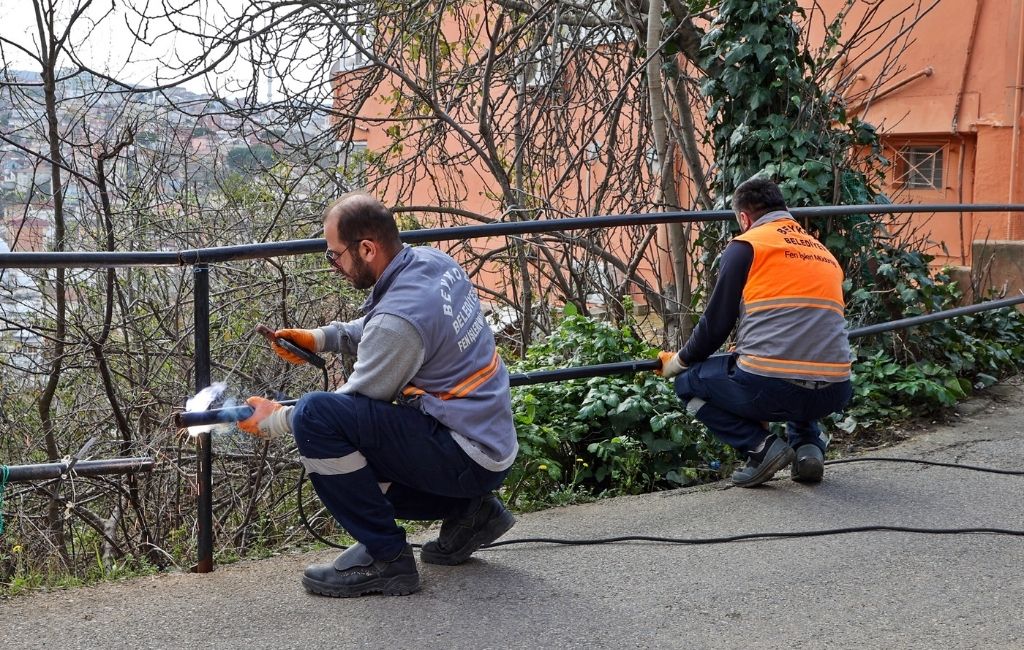 Beykoz Belediyesi 1 ayda 4,5 ton asfalt döktü