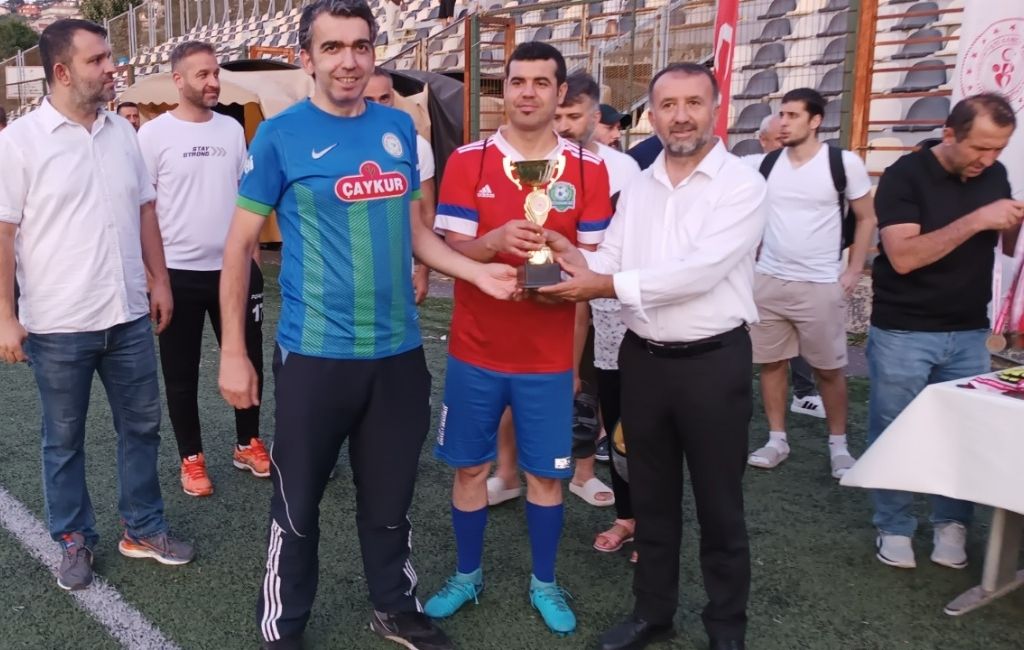 Beykoz’da 15 Temmuz turnuvasının şampiyonu Rizeliler