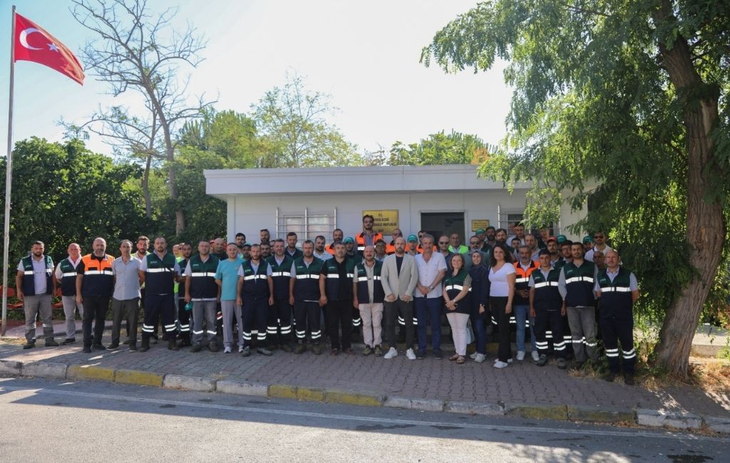 Beykoz'da 70 personel 20 araçla mahalle onarıyor