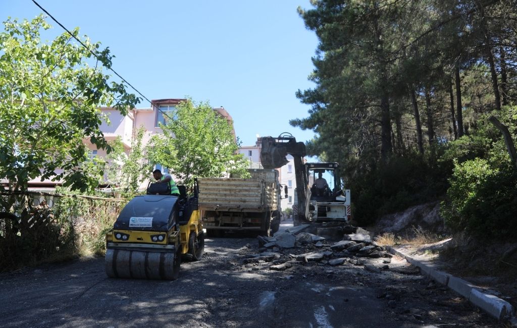 Beykoz'da 70 personel 20 araçla mahalle onarıyor