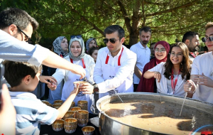 Selçuk Bayraktar Beykoz’da aşure ikram etti! (10)