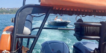 beykoz-aciklarinda-tekne-arizasi-2-kisi-kurtarildi