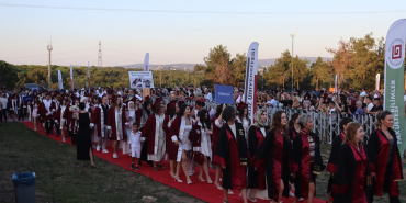 beykoz-universitesinde-mezuniyet-coskusu-2 (5)